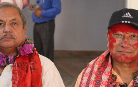 दाङको तुलसीपुरमा गठबन्धनबाट मेयर र उपमेयर उठेका कांग्रेसका गेहेन्द्र गिरी र एकीकृत समाजवादीका जोगबहादुर राना। तस्बिर: नारायण खड्का/सेतोपाटी।